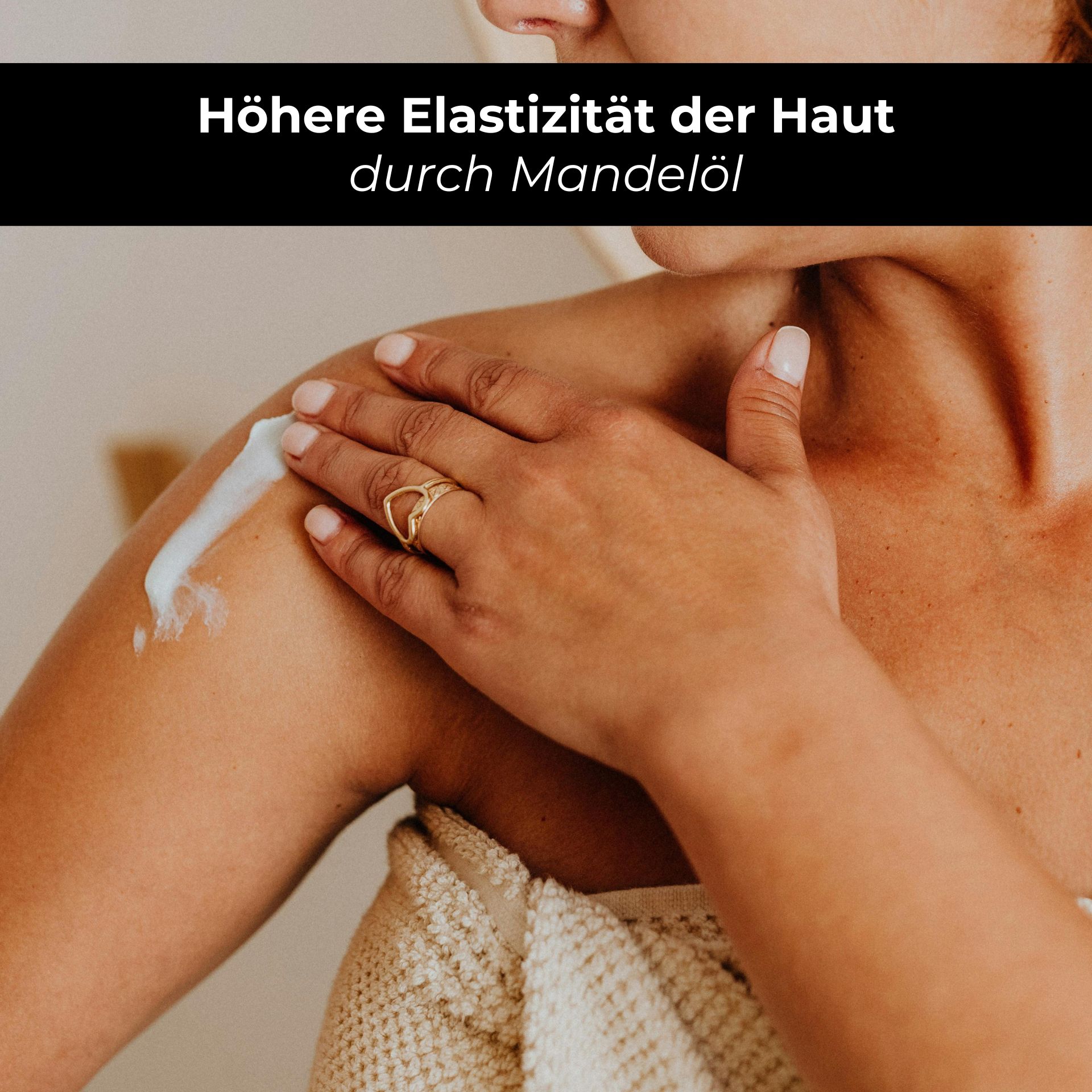 White Tea Bodylotion 250 ml Frau trägt reichhaltige Körperlotion auf ihre Schulter auf, betont höhere Hautelastizität durch Mandelöl, im Kontext der RAU White Tea Body Lotion.