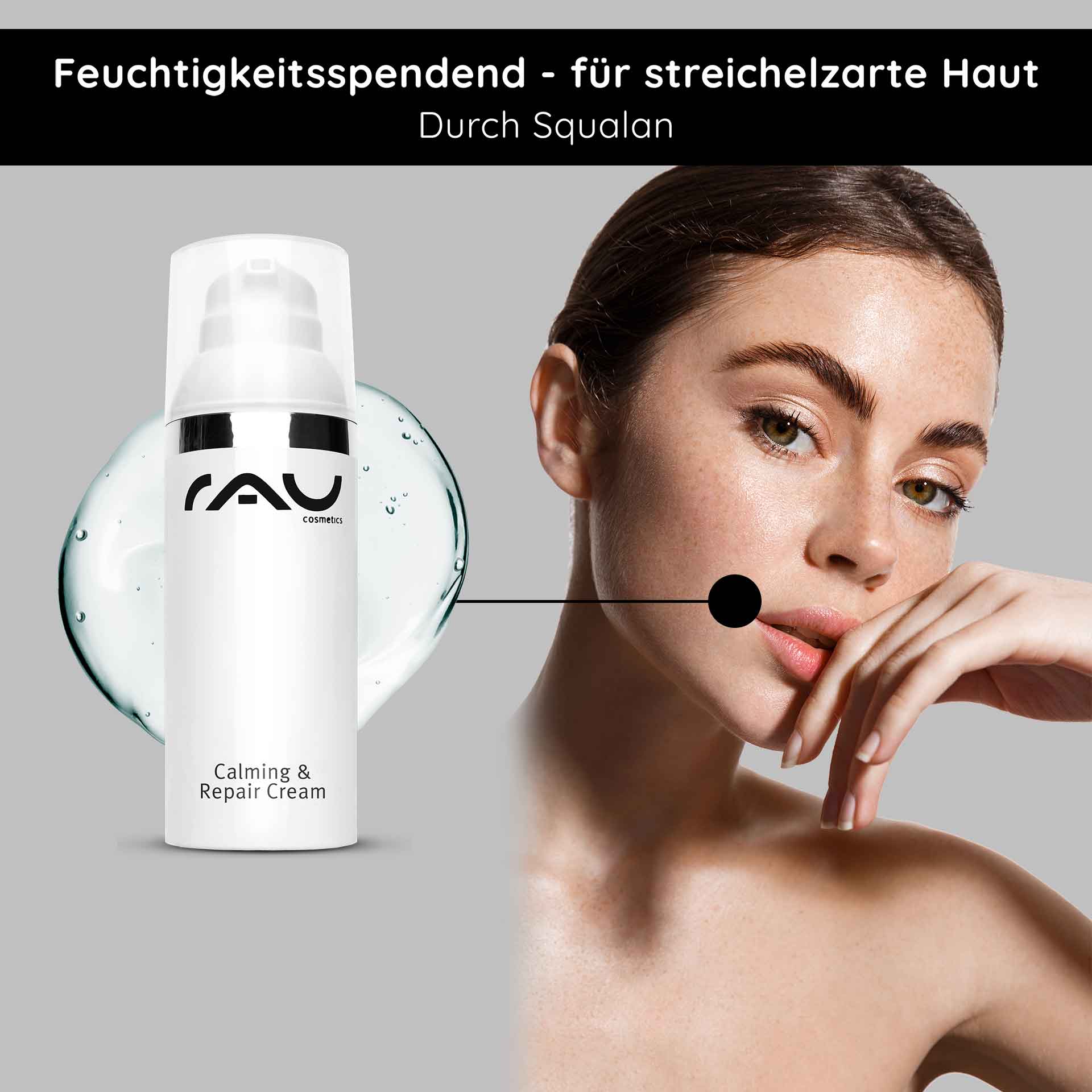 Crema calmante e riparatrice 50 ml Calmante per la pelle RAU Cosmetics Calming & Repair Cream mit Squalan, die für mit Feuchtigkeit versorgte und glatte Haut sorgt, neben einem Model, das gesunde Haut präsentiert.